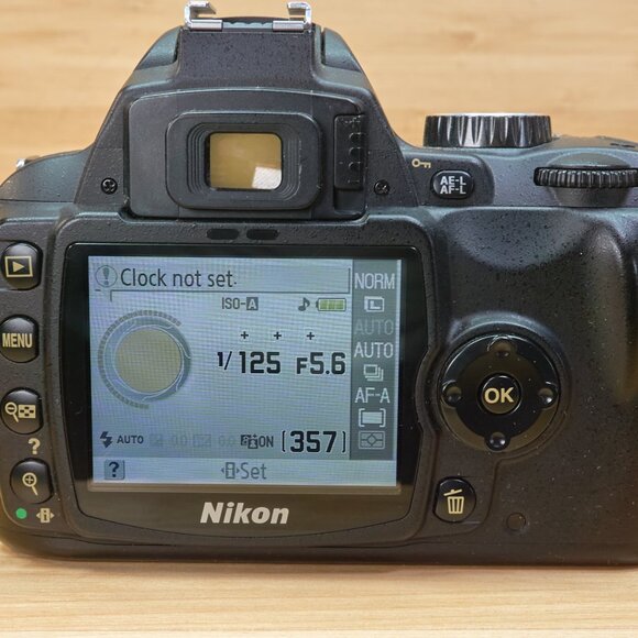 Nikon D60 10.2MP Digital SLR Camera w/ Nikkor 18-55mm f/3.5-5.6G AF-S Lens - Picture 5 of 11